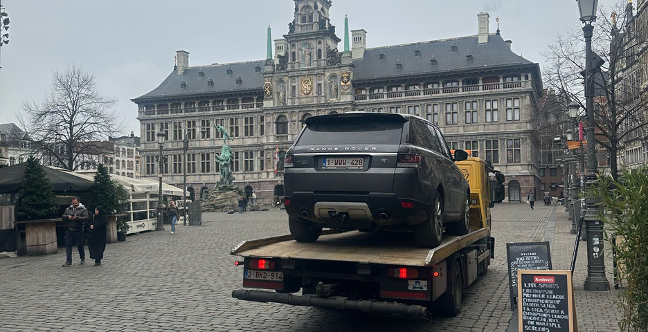 Takeldienst Sensi takelt een voertuig in Antwerpen